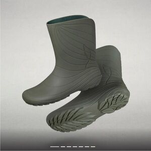 Wildling barefoot shoe Women’s Rainboot size 9